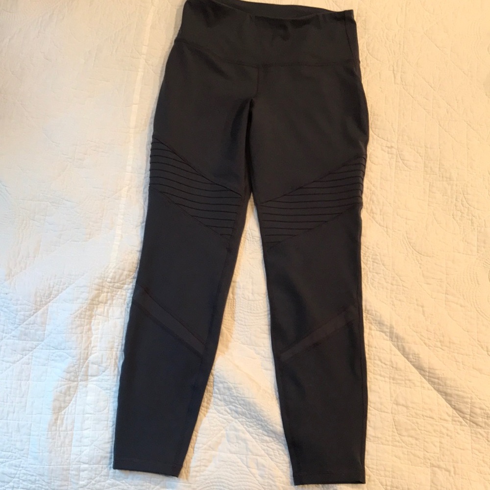 Old Navy Active charcoal motto legging